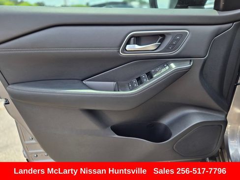 Used 2025 Nissan Rogue Platinum w/ Tech Package FWD image 22