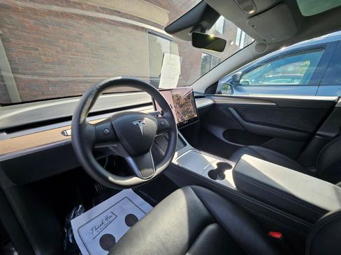 Used 2023 Tesla Model Y 2WD image 38