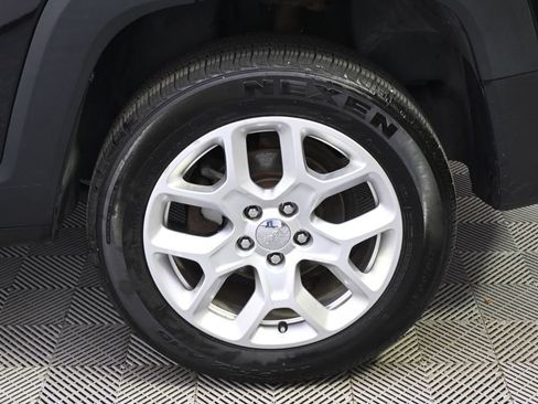 Used 2016 Jeep Renegade Latitude w/ Cold Weather Group AWD/4WD image 20