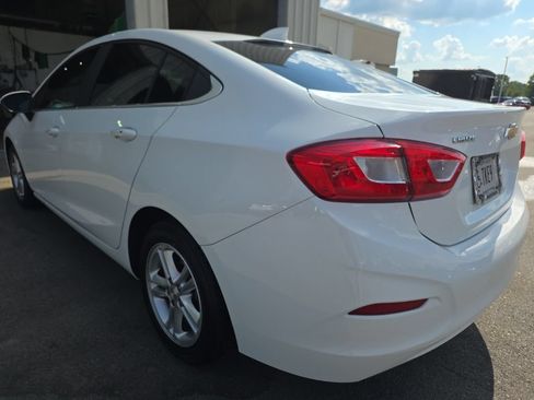 Used 2018 Chevrolet Cruze LT w/ Convenience Package FWD image 7