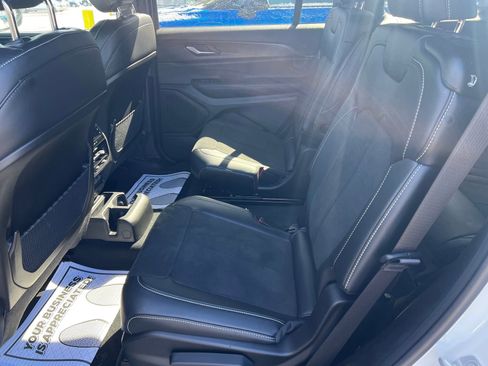 Used 2025 Jeep Grand Cherokee L Altitude image 9