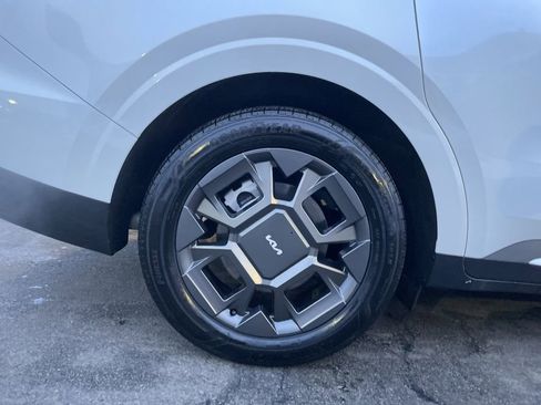 Used 2026 Kia Carnival SX image 12