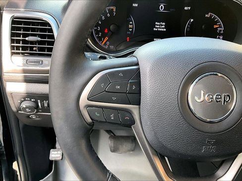 Used 2019 Jeep Grand Cherokee Laredo w/ Security & Convenience Group image 32