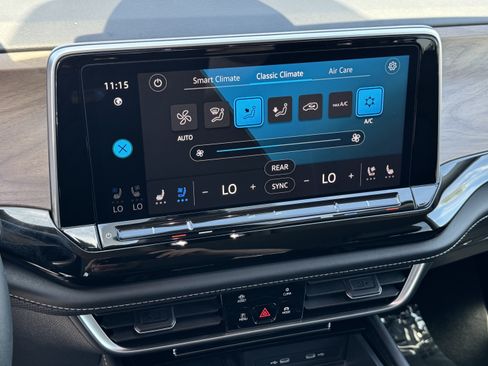 Used 2024 Volkswagen Atlas SE FWD image 25