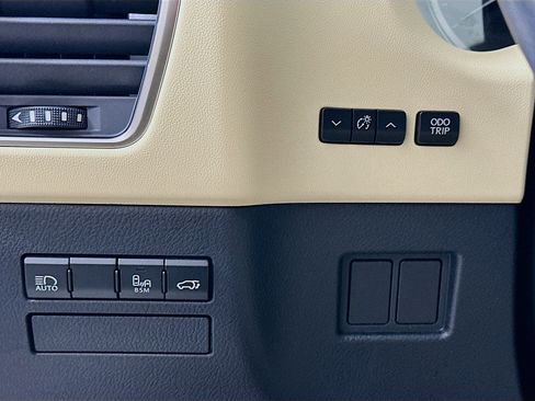 Used 2018 Lexus NX 300 FWD image 17