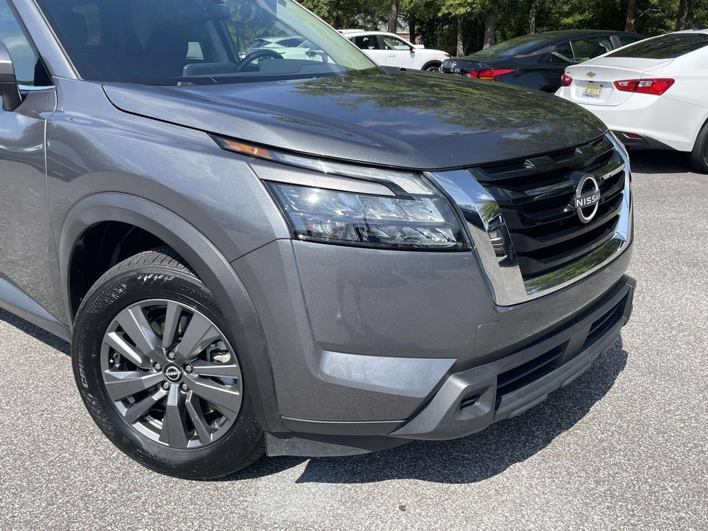 Used 2025 Nissan Pathfinder SV FWD image 9