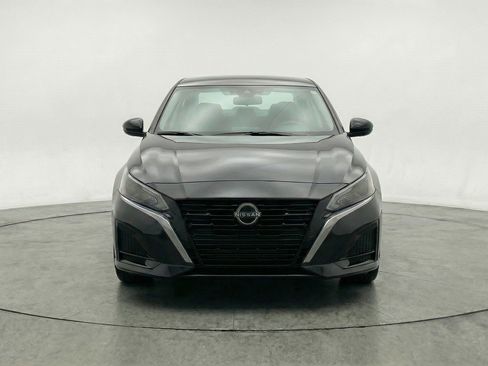 Used 2025 Nissan Altima 2.5 SV image 2