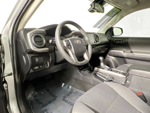 Used 2022 Toyota Tacoma SR5 w/ Technology Package RWD image 29