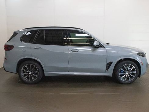 Used 2025 BMW X5 xDrive40i w/ M Sport Package AWD/4WD image 3