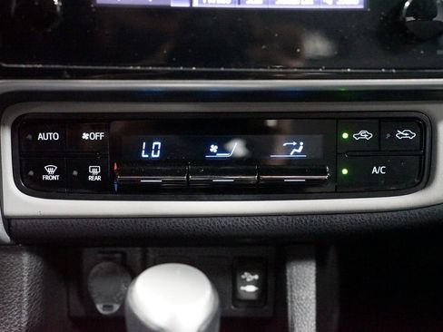 Used 2018 Toyota Corolla LE FWD image 18