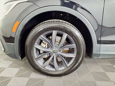 Used 2022 Volkswagen Tiguan SE w/ Panoramic Sunroof Package AWD/4WD image 7