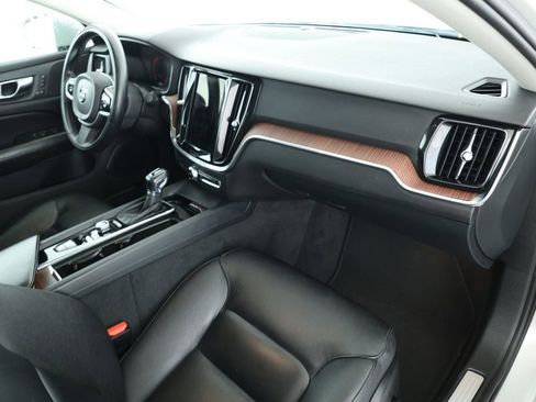 Used 2021 Volvo S60 T6 Momentum image 22