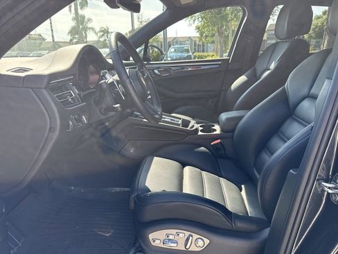 Certified 2026 Porsche Macan AWD/4WD image 5