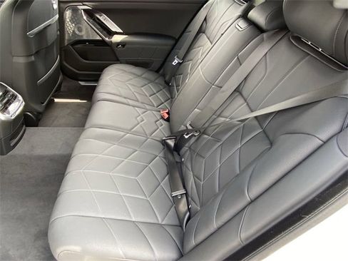 New 2025 BMW i7 M70 image 17