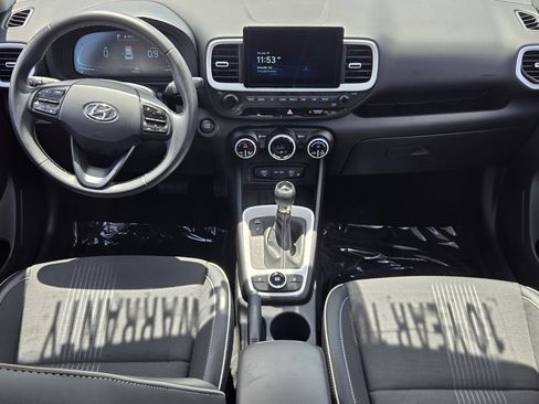 Certified 2025 Hyundai Venue Limited FWD image 12