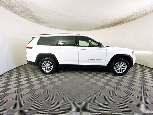 Used 2024 Jeep Grand Cherokee L Laredo image 2