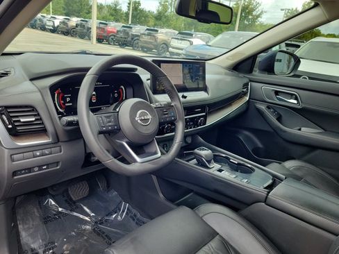 Used 2024 Nissan Rogue Platinum w/ Platinum Premium Package FWD image 18