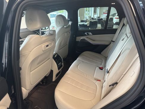 Used 2021 BMW X5 xDrive40i w/ M Sport Package AWD/4WD image 8
