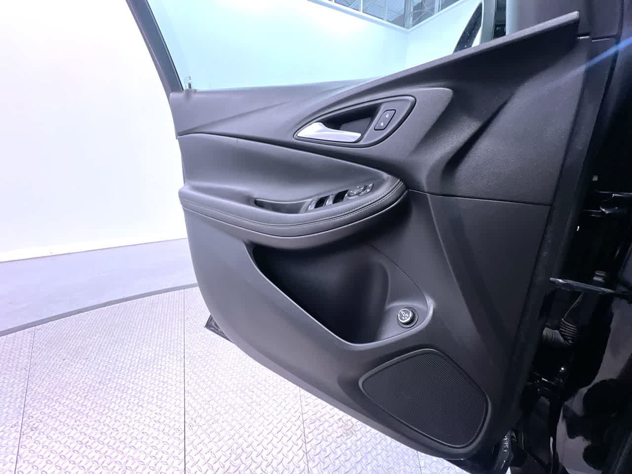 Used 2021 Buick Encore GX Select w/ Sport Touring Package FWD image 31
