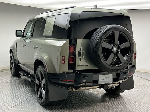 Used 2024 Land Rover Defender 110 X-Dynamic SE image 11