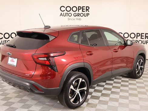 Used 2025 Chevrolet Trax RS w/ Driver Confidence Package FWD image 19