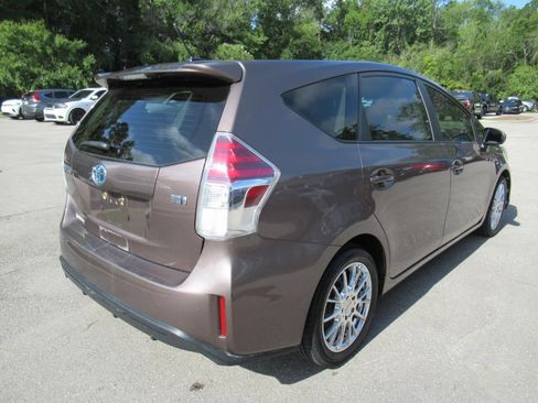 Used 2017 Toyota Prius V Five FWD image 7