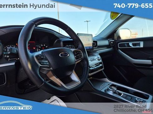 Used 2023 Ford Explorer XLT image 19