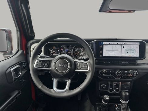 Used 2025 Jeep Wrangler Unlimited Sahara AWD/4WD image 20