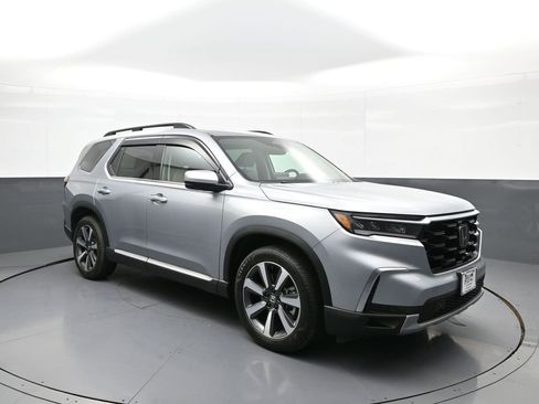 Certified 2023 Honda Pilot Touring image 4