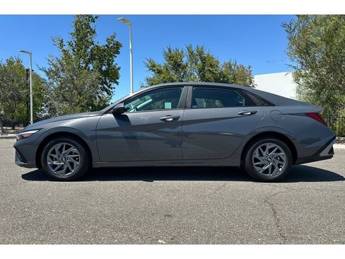 Used 2024 Hyundai Elantra SEL FWD image 2