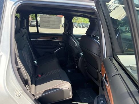 New 2026 Jeep Grand Cherokee Summit AWD/4WD image 33