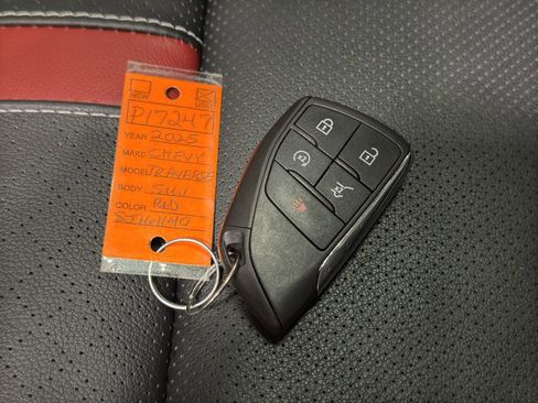 Used 2025 Chevrolet Traverse RS image 44