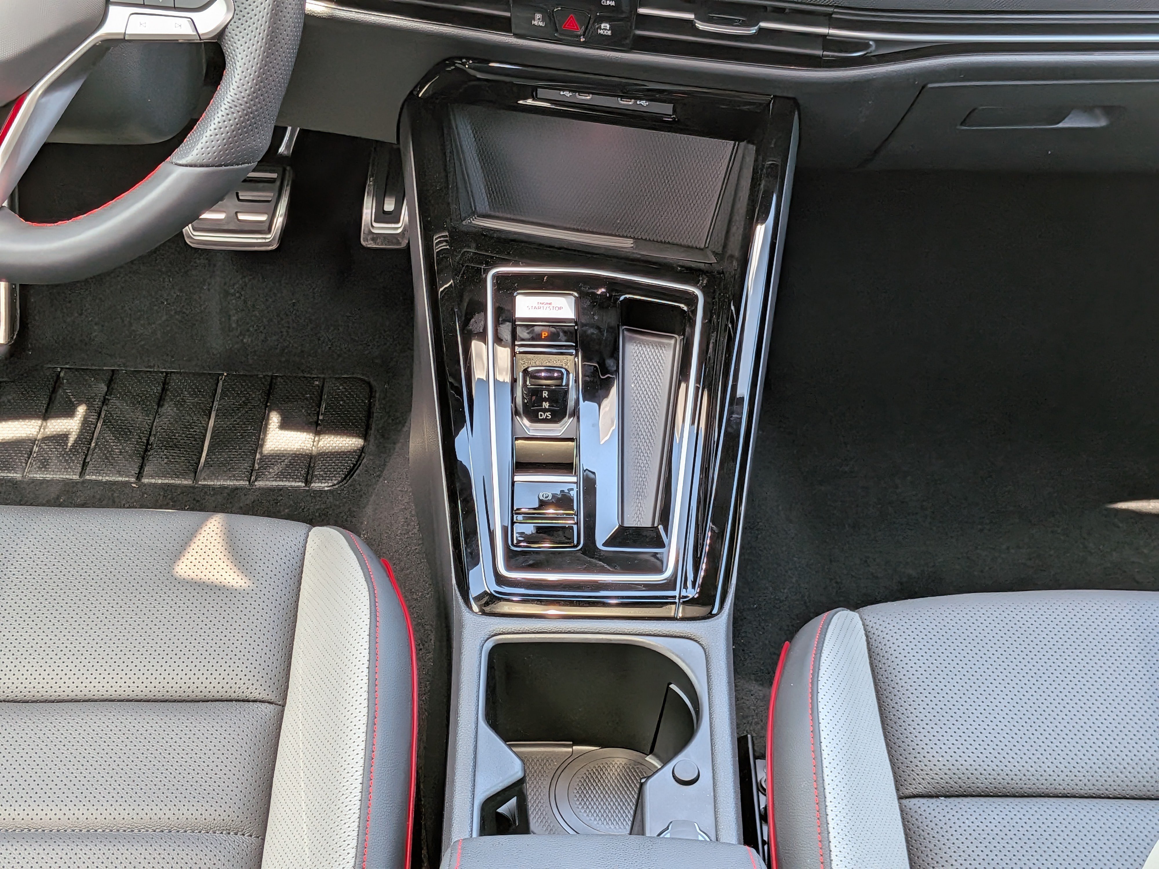 New 2026 Volkswagen GTI SE FWD image 18