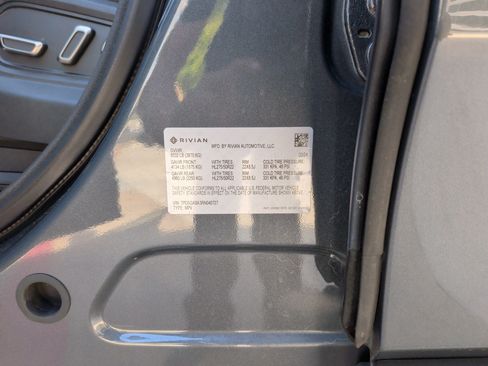 Used 2024 Rivian R1S Adventure AWD/4WD image 36