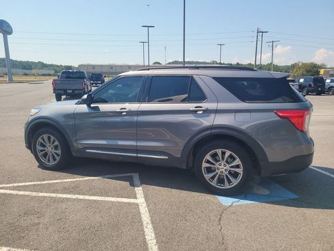 Certified 2022 Ford Explorer XLT w/ Equipment Group 202A image 4
