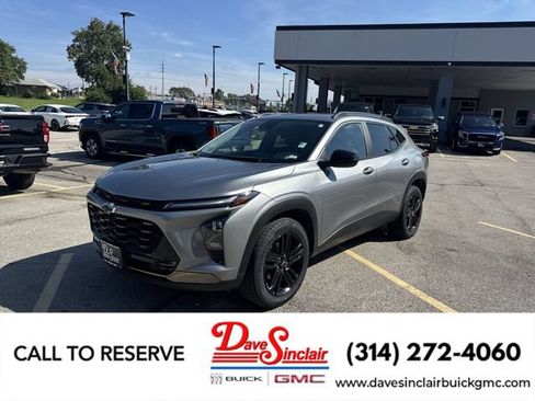 Used 2024 Chevrolet Trax ACTIV w/ Sunroof Package FWD image 1