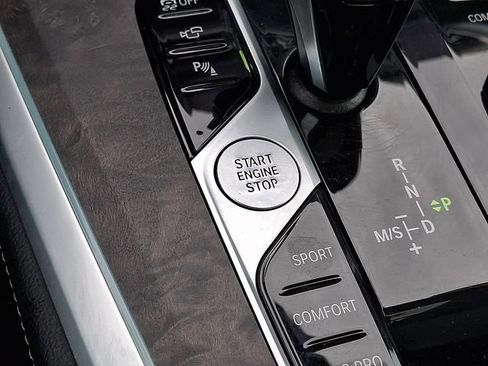 Used 2022 BMW X5 xDrive40i w/ M Sport Package AWD/4WD image 26