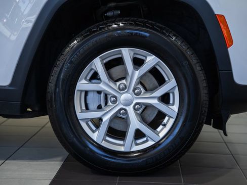 Certified 2023 Jeep Grand Cherokee Limited AWD/4WD image 18