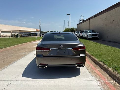 Used 2020 Lexus LS 500 w/ Accessory Package (Z2) RWD image 11