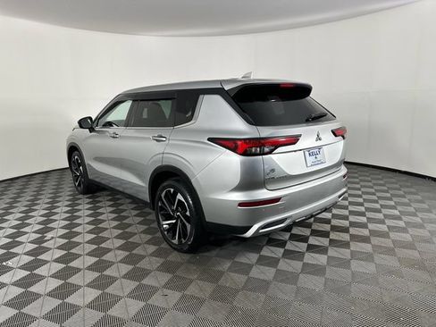 Used 2022 Mitsubishi Outlander SE AWD/4WD image 2