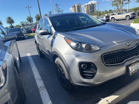 Used 2019 Kia Sportage LX image 2