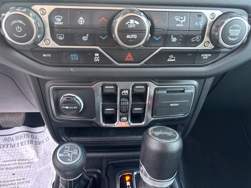 Used 2024 Jeep Wrangler Unlimited Sahara AWD/4WD image 20