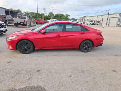 Used 2021 Hyundai Elantra SEL w/ Cargo Package FWD image 2