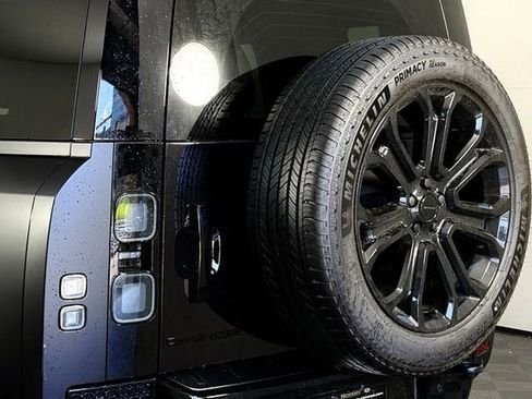 Used 2026 Land Rover Defender 110 OCTA AWD/4WD image 16