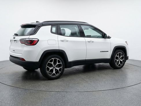 Used 2025 Jeep Compass Limited image 9