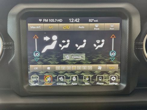 Used 2022 Jeep Wrangler Unlimited Sahara w/ Cold Weather Group AWD/4WD image 18