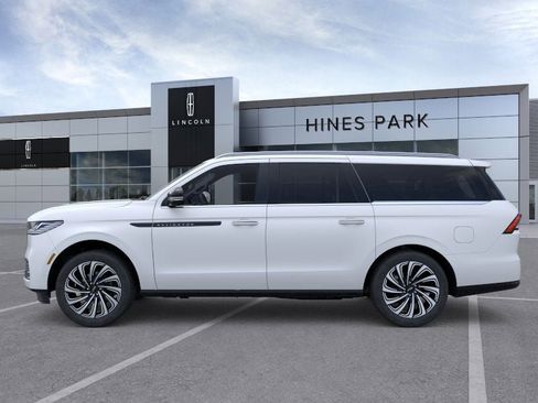 New 2025 Lincoln Navigator L Black Label image 3
