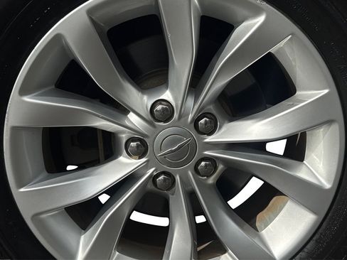 Used 2015 Chrysler 300 Limited RWD image 50