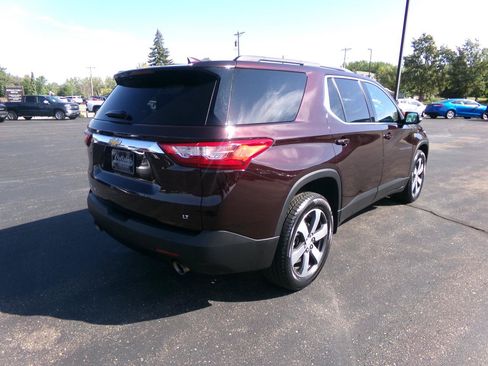 Used 2020 Chevrolet Traverse LT w/ LT Premium Package AWD/4WD image 3