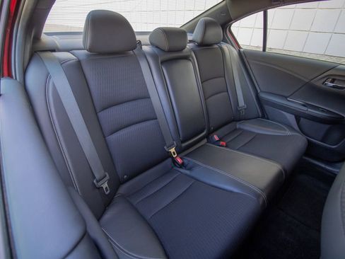 Used 2016 Honda Accord Sport image 18